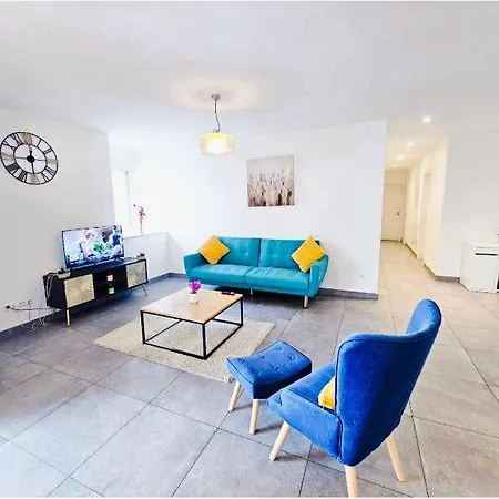 Exclusive Retreat- 3 Bedrooms, Terrace&parking Appartamento
