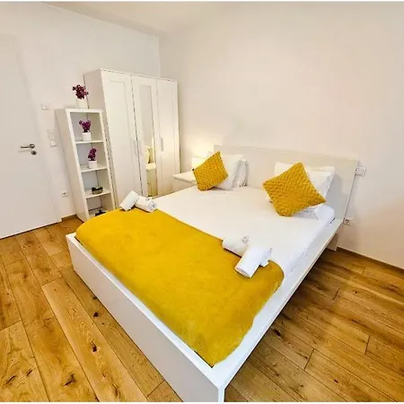 Exclusive Retreat- 3 Bedrooms, Terrace&parking